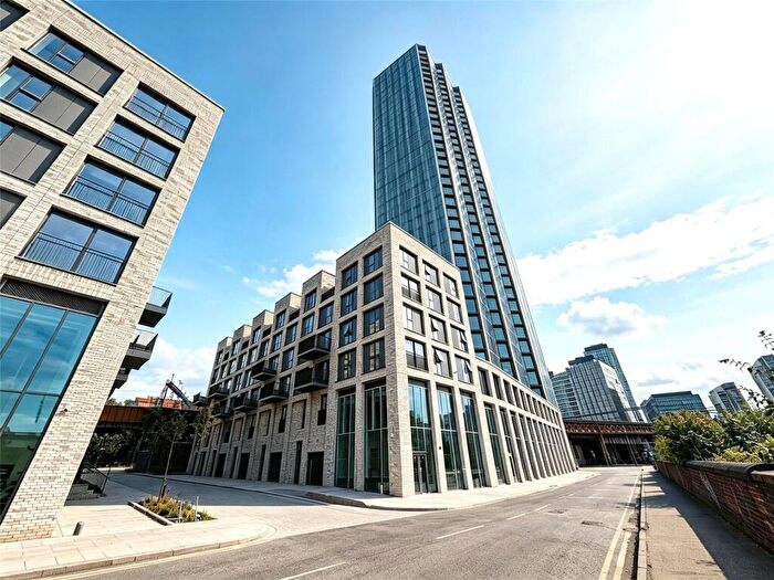 2 Bedroom Apartment To Rent In Crown View, Dantzic Street, Manchester, Greater Manchester, M4