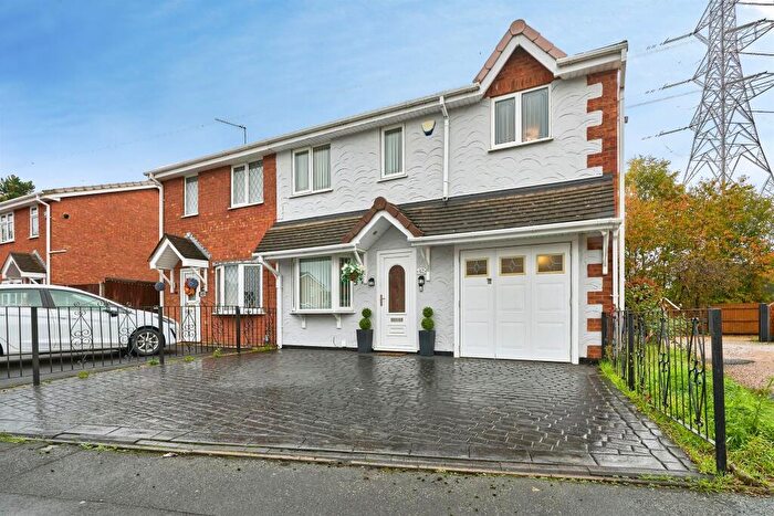 3 Bedroom Semi-Detached House For Sale In Weston Drive, Tipton, DY4