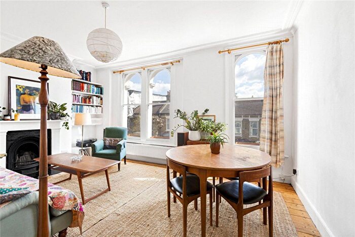 2 Bedroom Flat For Sale In Glenarm Road, London, E5