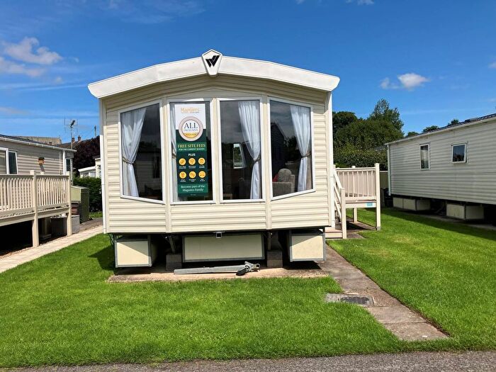 2 Bedroom Mobile/park Home For Sale In Long Street, Topcliffe, Thirsk, YO7