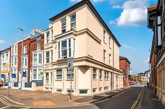 2 Bedroom Flat To Rent In Hampshire Terrace, Portsmouth, Hampshire, PO1