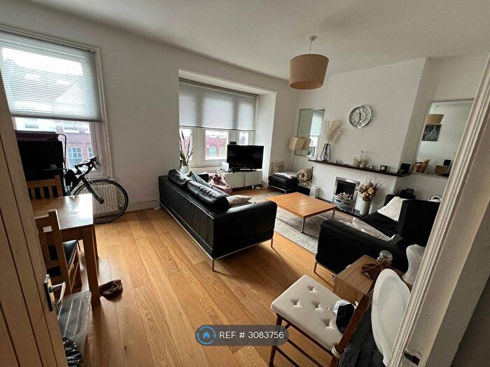 4 Bedroom Maisonette To Rent In Quinton St, London, SW18