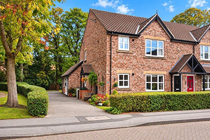 2 Bedroom Flat For Sale In John Gray Court, Willerby, Hull, HU10