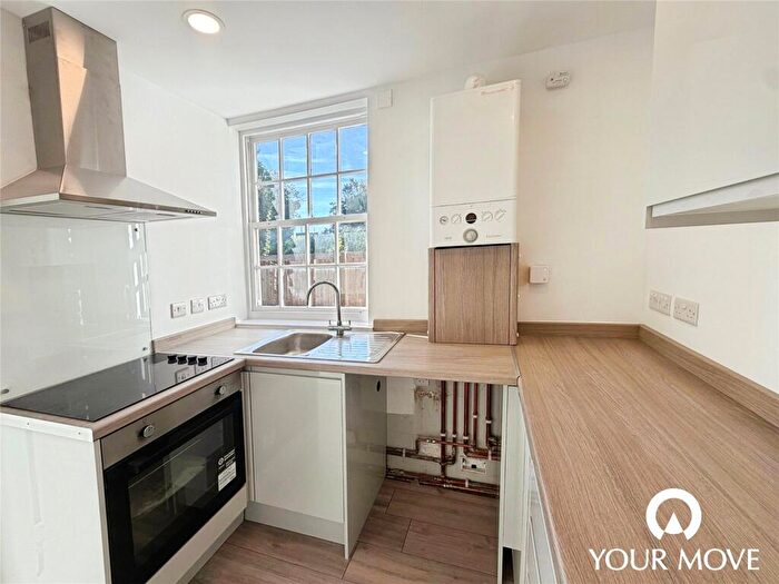 2 Bedroom Maisonette To Rent In Old Road, Chatham, Kent, ME4