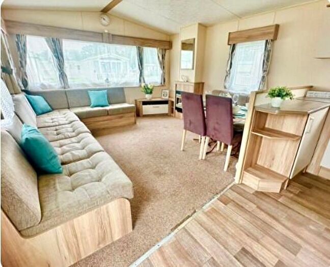 3 Bedroom Caravan For Sale In Three Bed Abi Summer Breeze (), Hoburne Bashley, Sway Road, New Milton, Hampshire, BH25