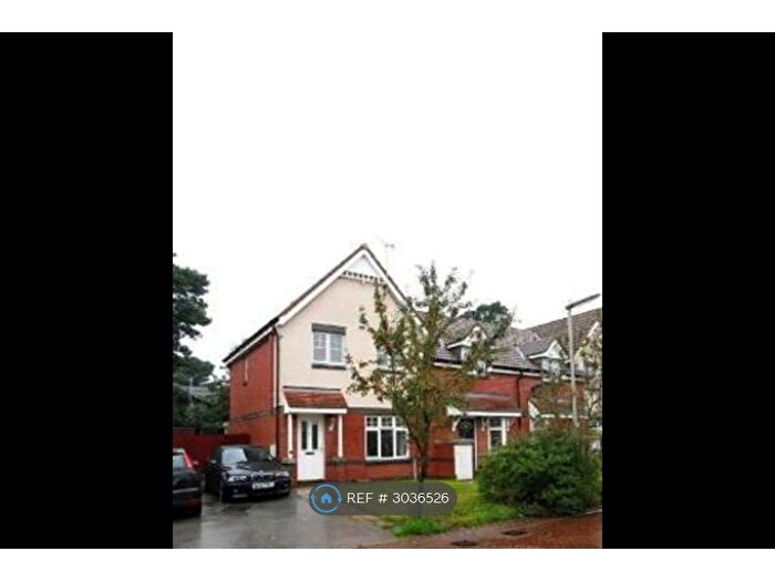 3 Bedroom End Of Terrace House To Rent In Mclaren Fields, Leeds, LS13