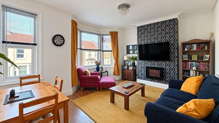 1 Bedroom Flat For Sale In Belle Vue Place, Southend-On-Sea, SS1