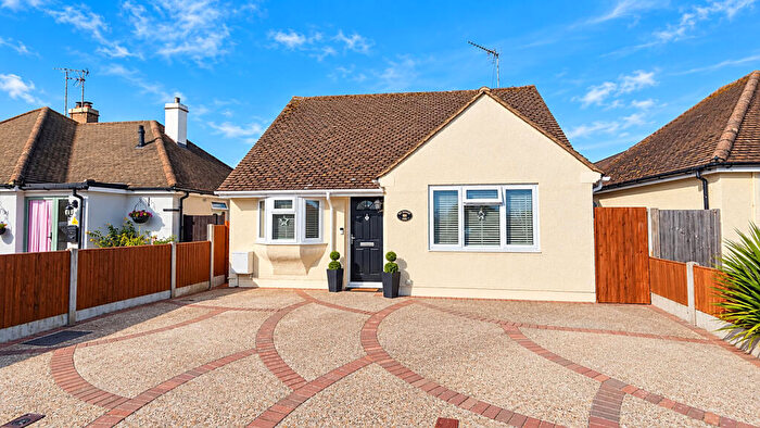 2 Bedroom Detached Bungalow For Sale In The Grove, Herne Bay, CT6