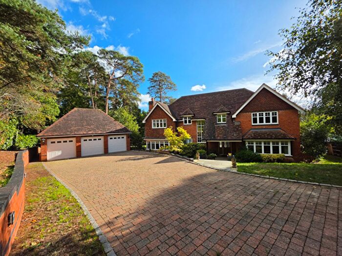 5 Bedroom Detached House For Sale In Parklands Close, Lower Bourne, Farnham, GU9