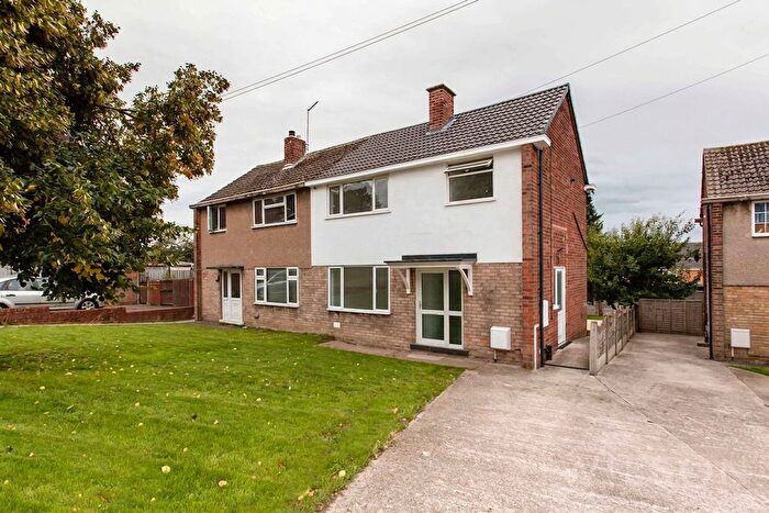 3 Bedroom Semi-Detached House For Sale In Bainbridge Road, Bolsover, S44
