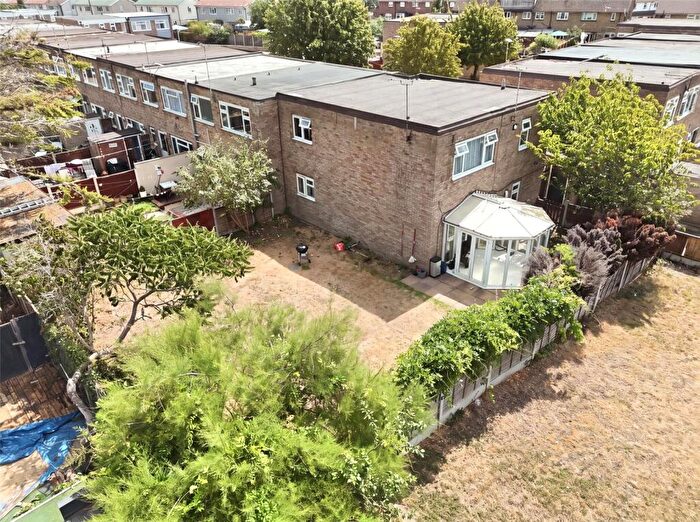 2 Bedroom Apartment For Sale In Lornes Close, Southend-on-Sea, Essex, SS2