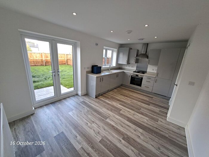 3 Bedroom Semi-Detached House To Rent In Hebble View, Huddersfield, HD5