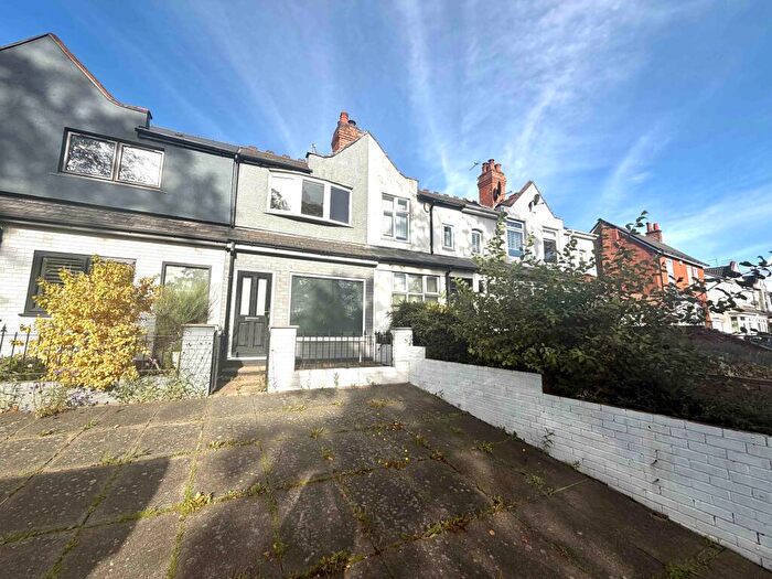 2 Bedroom House To Rent In Court Oak Road, B17