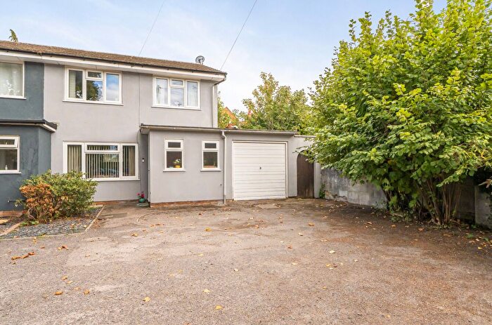 3 Bedroom End Of Terrace House For Sale In Edinburgh Road, Reading, Berkshire, RG30