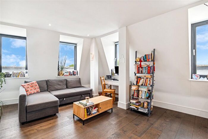 2 Bedroom Flat To Rent In Milson Road, London, W14