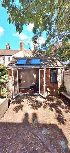 2 Bedroom Terraced House For Sale In North Avenue, London, N18