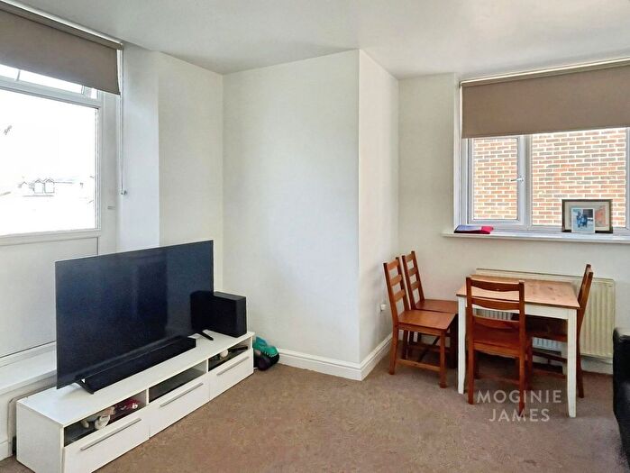 2 Bedroom Flat To Rent In Newport Road, Cardiff, CF24