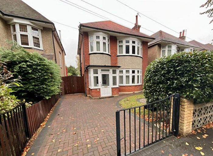 3 Bedroom Detached House For Sale In Ravenscourt Road, Southbourne, BH6