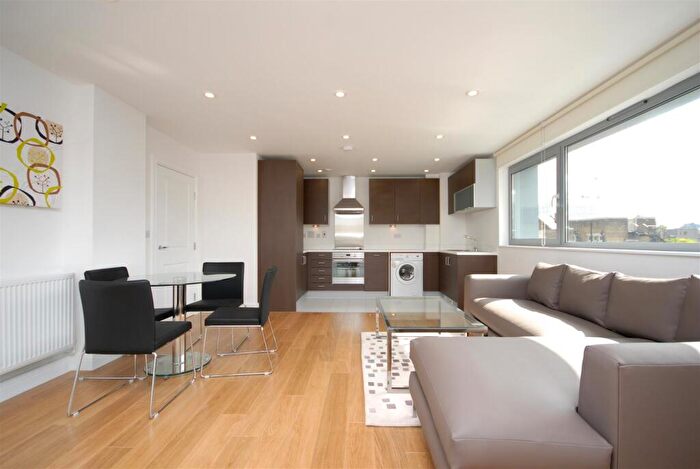 1 Bedroom Apartment To Rent In Hodgeson House, Christian Street, E1
