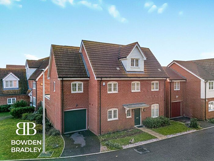 5 Bedroom Detached House For Sale In Birnam Crescent, Chigwell, IG7