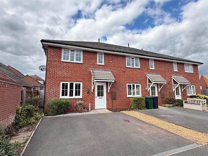 2 Bedroom Town House For Sale In Glasgow Close, Church Gresley, Swadlincote, DE11