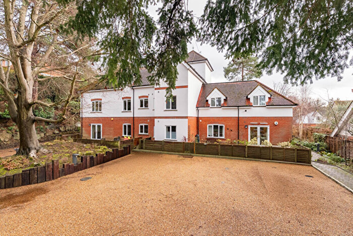 2 Bedroom Flat For Sale In Tower Hill Road, Dorking, RH4
