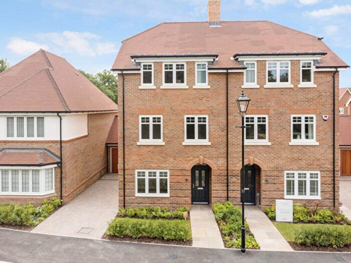 4 Bedroom Semi-Detached House To Rent In Lorimer Avenue, Surrey, GU6