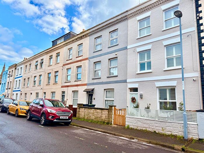 5 Bedroom Terraced House For Sale In Walpole Street, Weymouth, DT4