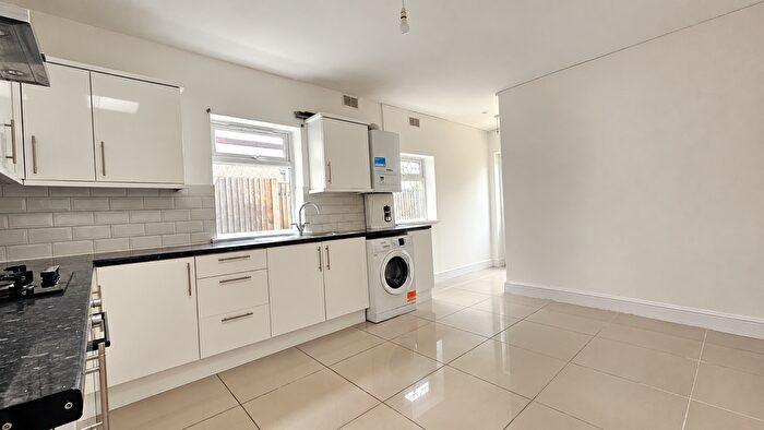 2 Bedroom Flat To Rent In East Hill, Dartford, DA1