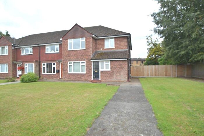 2 Bedroom Maisonette For Sale In Northcote, Addlestone, KT15