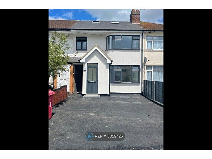 4 Bedroom Terraced House To Rent In Stanhope Road, Slough, SL1