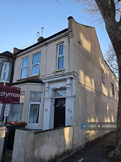 3 Bedroom Flat To Rent In Napier Road, London, E6