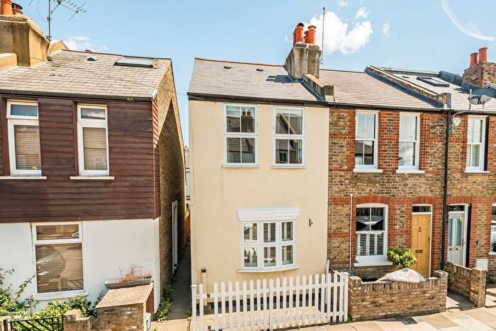 2 Bedroom Property For Sale In Norcutt Road, Twickenham, TW2