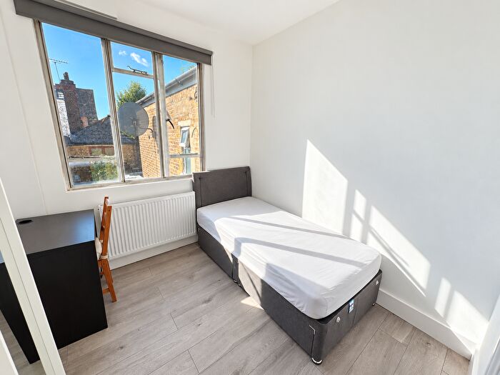1 Bedroom Property To Rent In Sandhurst Road Sandhurst Market, London, SE6
