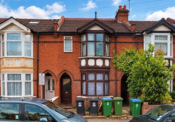 5 Bedroom Terraced House For Sale In Whippendell Road, Watford, Hertfordshire, WD18