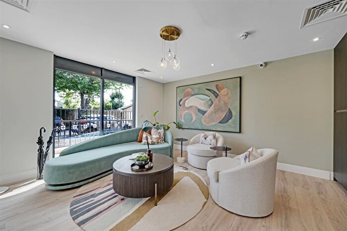 2 Bedroom Flat For Sale In Craneford House, Twickenham, TW2