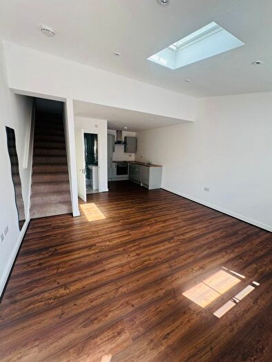 1 Bedroom Flat To Rent In Durban Road East, Watford, WD18