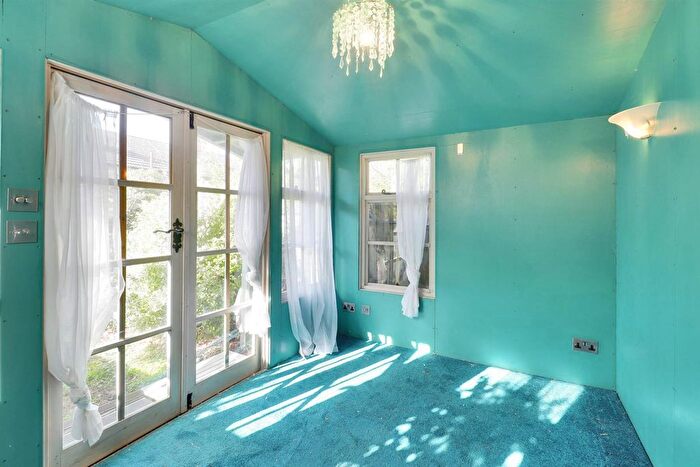 2 Bedroom Property For Sale In Auckland Road, Tunbridge Wells, TN1