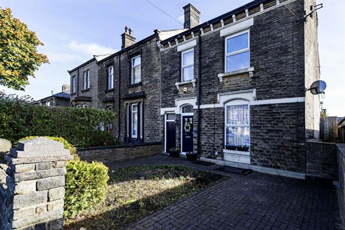 3 Bedroom End Of Terrace House For Sale In Thornhill Road, Marsh, Huddersfield, HD3