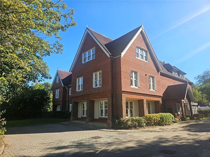 2 Bedroom Flat For Sale In Whitepost Hill, Redhill, RH1