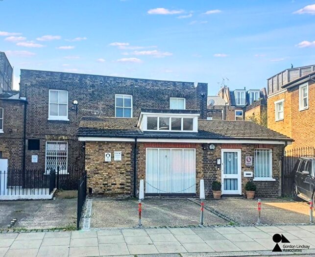 2 Bedroom Semi-Detached House For Sale In Stowe Road, London, W12
