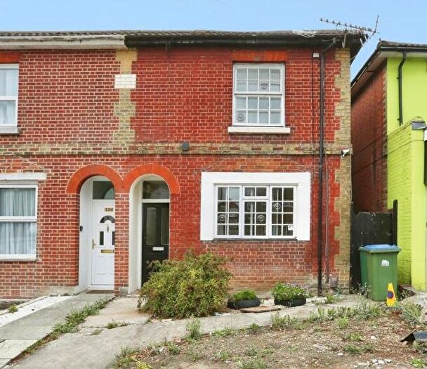 3 Bedroom Semi-Detached House For Sale In Shirley Road, Southampton, Hampshire, SO15