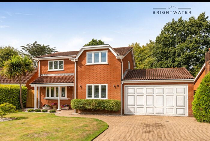 4 Bedroom Detached House To Rent In Lynwood Close, Ferndown, BH22