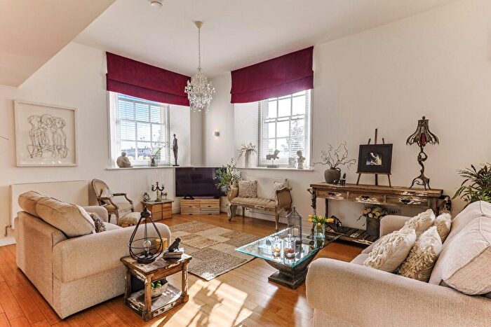 3 Bedroom Apartment For Sale In Craigie Drive, Plymouth, Devon, PL1
