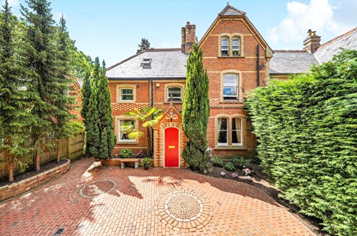 5 Bedroom Semi-Detached House For Sale In Elm Road, Earley, Reading, Berkshire, RG6