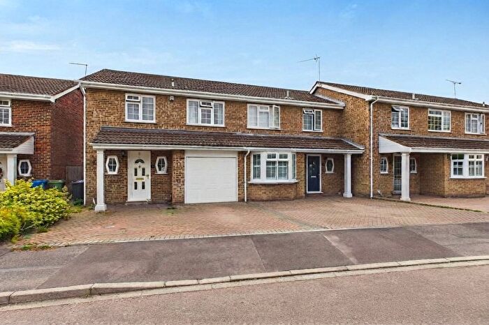 4 Bedroom Semi-Detached House To Rent In Beverley Gardens, Maidenhead, Berkshire, SL6