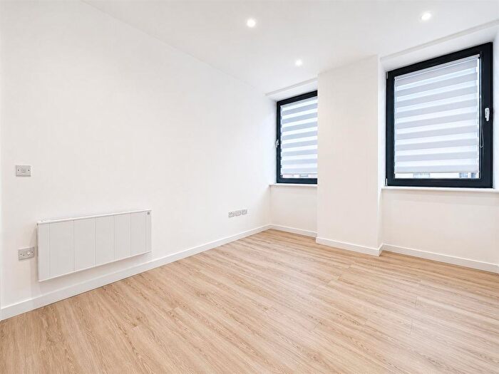 2 Bedroom Flat To Rent In Normandy House, Basingstoke, RG21