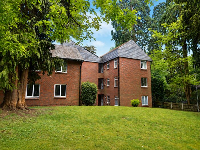 1 Bedroom Flat To Rent In Tall Pines, Plantation Road, LU7