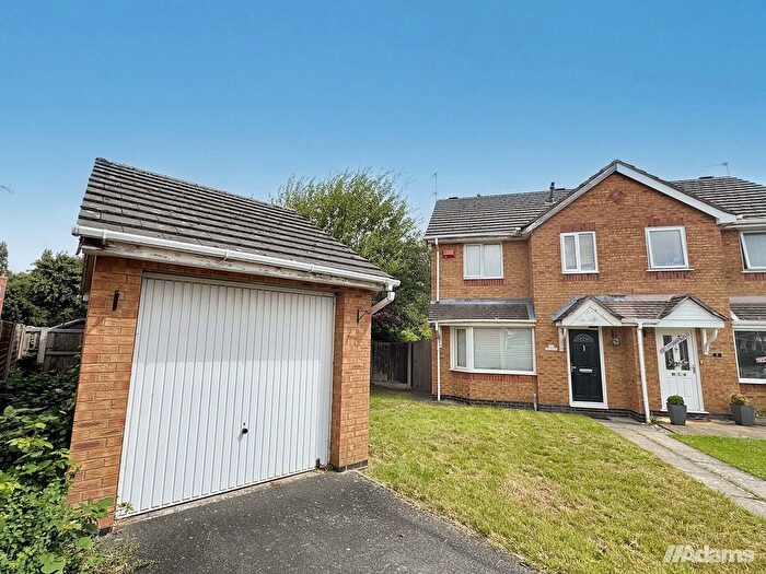3 Bedroom Semi-Detached House For Sale In Holkham Close, Widnes, WA8