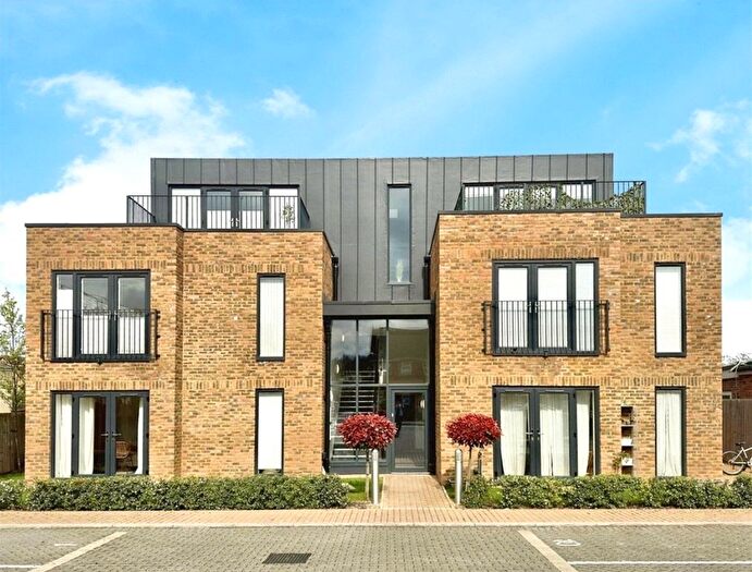 1 Bedroom Flat For Sale In Dedworth Road, Windsor, Berkshire, SL4